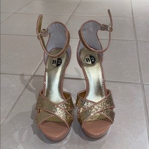 B2 Gold Glittery Sandals - size 5.5